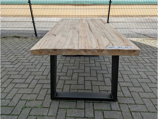 Tuintafel rustiek iepenhout 180 x 95 x 78cm. metalen trapezium ondertel - afbeelding 2 van  3