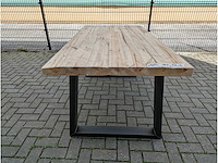 Tuintafel rustiek iepenhout 180 x 95 x 78cm. metalen trapezium ondertel - afbeelding 2 van  3
