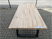 Tuintafel rustiek iepenhout 180 x 95 x 78cm. metalen trapezium ondertel - afbeelding 3 van  3