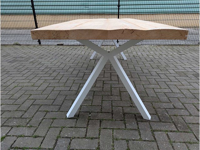 Tuintafel rustiek iepenhout. 230 x 100 x 78cm. wit metalen y onderstel - afbeelding 2 van  3