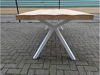 Tuintafel rustiek iepenhout. 230 x 100 x 78cm. wit metalen y onderstel - afbeelding 2 van  3
