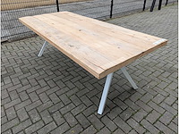 Tuintafel rustiek iepenhout. 230 x 100 x 78cm. wit metalen y onderstel - afbeelding 1 van  3