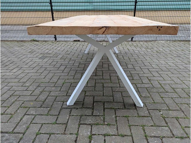 Tuintafel rustiek iepenhout. 230 x 100 x 78cm. wit metalen y onderstel - afbeelding 2 van  3