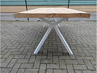 Tuintafel rustiek iepenhout. 230 x 100 x 78cm. wit metalen y onderstel - afbeelding 2 van  3