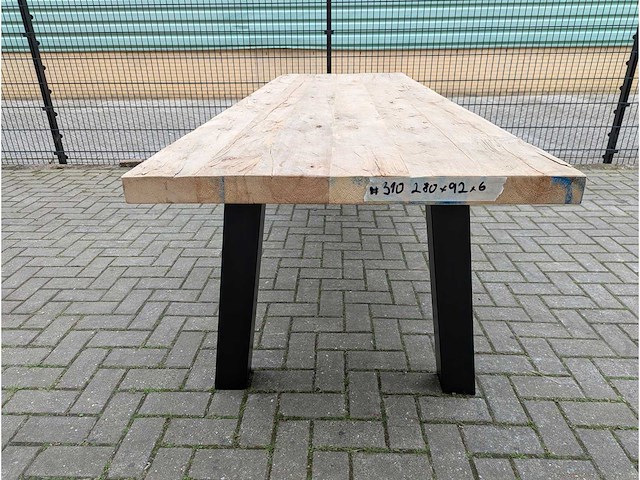 Tuintafel rustiek iepenhout. 240 x 100 x 78cm. metaal onderstel - afbeelding 2 van  3