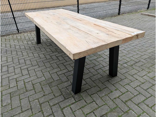 Tuintafel rustiek iepenhout. 260 x 100 x 78cm. metalen onderstel - afbeelding 1 van  3