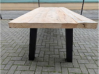 Tuintafel rustiek iepenhout. 260 x 100 x 78cm. metalen onderstel - afbeelding 2 van  3