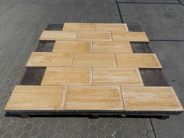 Tuintegels van beton (ca. 15,1m²) - afbeelding 1 van  1