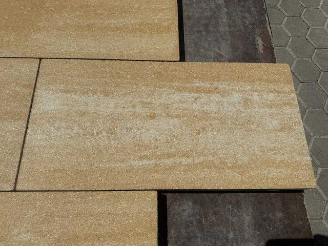 Tuintegels van beton (ca. 30,2m²) - afbeelding 2 van  4