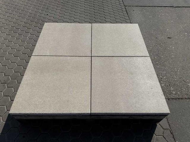 Tuintegels van beton (ca. 45,3m²) - afbeelding 1 van  4