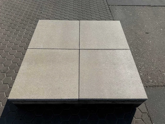 Tuintegels van beton (ca. 45,3m²) - afbeelding 1 van  4