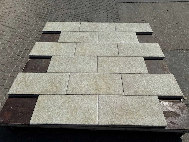 Tuintegels van beton (ca. 45,3m²) - afbeelding 1 van  4