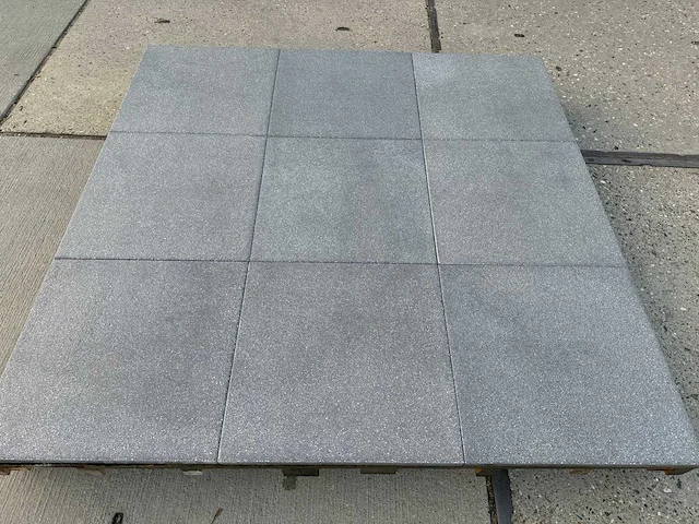 Tuintegels van beton (ca. 48,96m²) - afbeelding 1 van  4