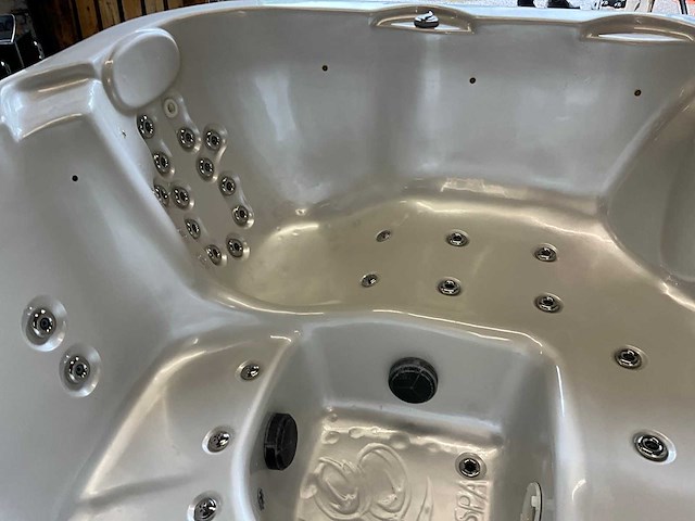 Tulp spa jacuzzi - afbeelding 10 van  14