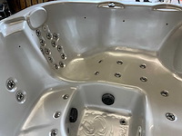 Tulp spa jacuzzi - afbeelding 10 van  14