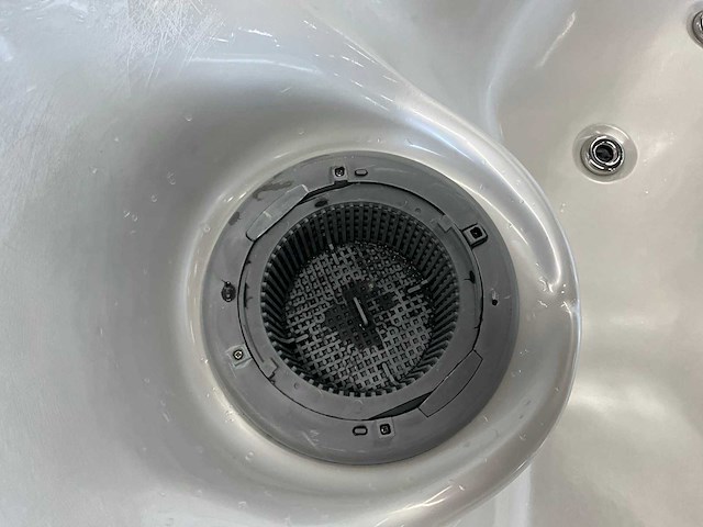 Tulp spa jacuzzi - afbeelding 14 van  14
