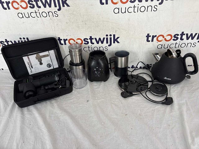 Tunturi mg50 massage gun | princess multi chopper | princess blender | inventum theepot | inventum melkopschuimer - afbeelding 1 van  1