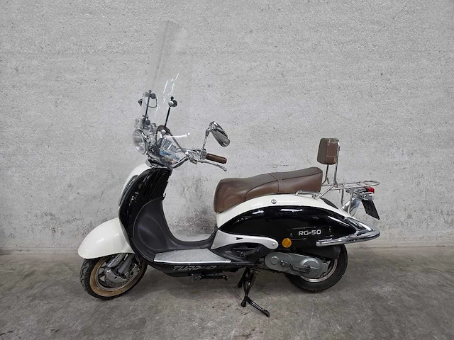 Turbho - snorscooter - rg-50 - brommer - afbeelding 1 van  7