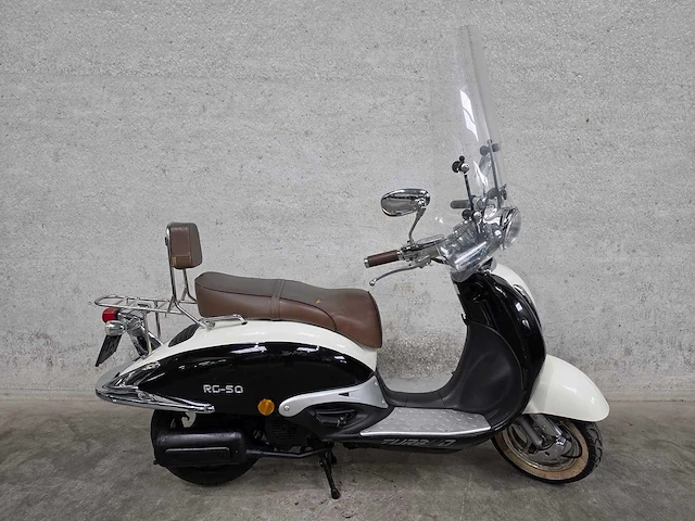 Turbho - snorscooter - rg-50 - brommer - afbeelding 2 van  7