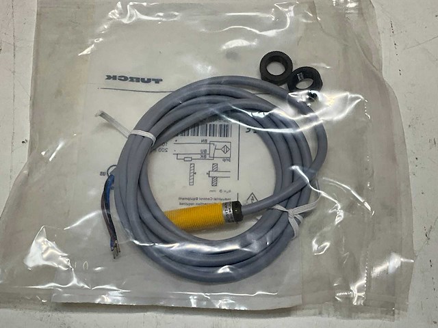 Turck inductieve naderingsschakelaar 8mm ni8u-s12-ap6x (7x) - afbeelding 1 van  3