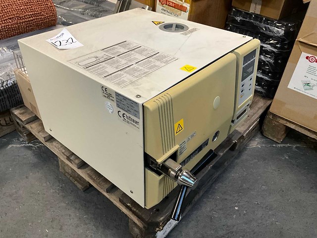 Tuttnauer 2540 ea autoclaaf - afbeelding 1 van  10