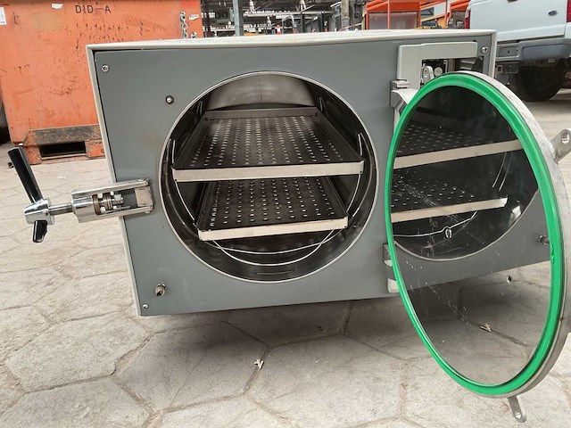 Tuttnauer 3870ea autoclave- steam sterilizer - afbeelding 6 van  10