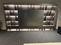 Tv-kast, kettnaker, vita, grafiet