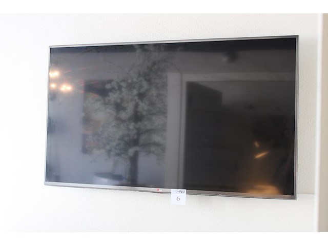 Tv met wandbeugel lg 55 inch. incl. afstandbediening. - afbeelding 1 van  4