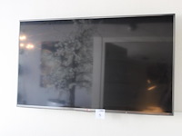 Tv met wandbeugel lg 55 inch. incl. afstandbediening.