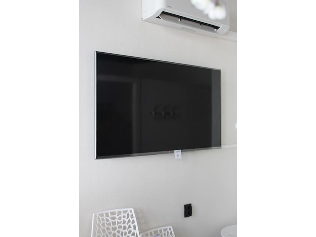 Tv met wandbeugel lg 55 inch. incl. afstandbediening. - afbeelding 2 van  4