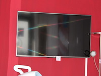 Tv met wandbeugel lg 55 inch. met afstandbediening. - afbeelding 1 van  2