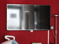 Tv met wandbeugel lg 55 inch. met afstandbediening. - afbeelding 2 van  2