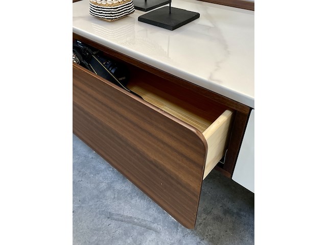 Tv-meubel met wit marmeren blad, by italia, walnoot / wit marmer - afbeelding 11 van  11