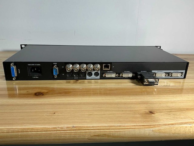 Tv one - various video equipment - afbeelding 4 van  5