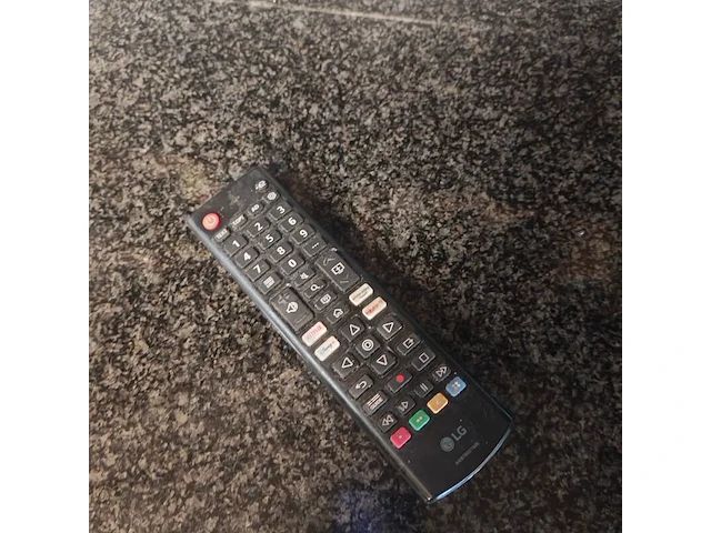 Tv scherm met muurbeugel, lg - afbeelding 3 van  4