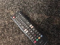 Tv scherm met muurbeugel, lg - afbeelding 3 van  4