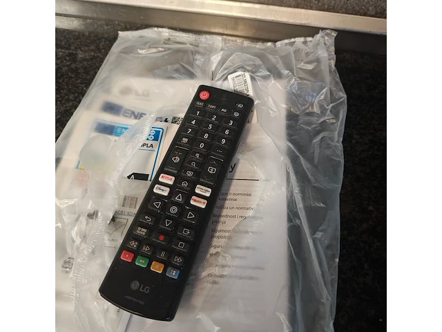 Tv scherm met muurbeugel, lg - afbeelding 4 van  4