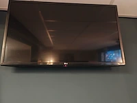 Tv scherm met muurbeugel, lg