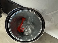 Tv, stofzuiger en keukenbenodigdheden - afbeelding 2 van  10