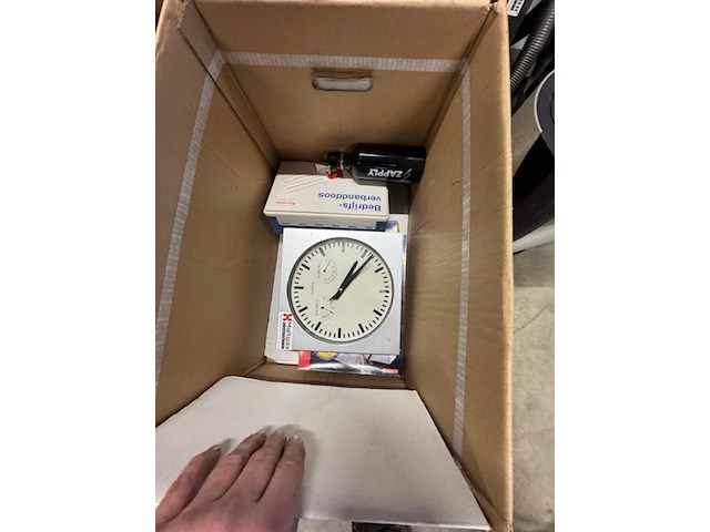 Tv, stofzuiger en keukenbenodigdheden - afbeelding 5 van  10