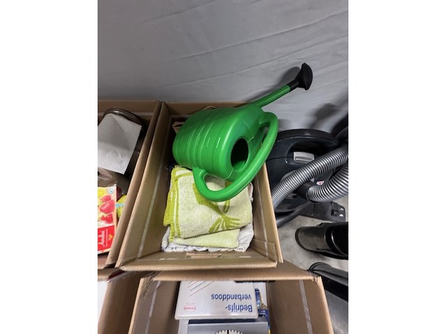 Tv, stofzuiger en keukenbenodigdheden - afbeelding 6 van  10