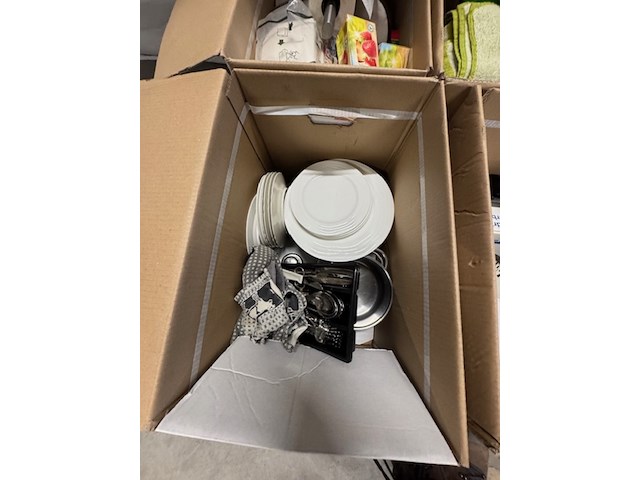 Tv, stofzuiger en keukenbenodigdheden - afbeelding 7 van  10