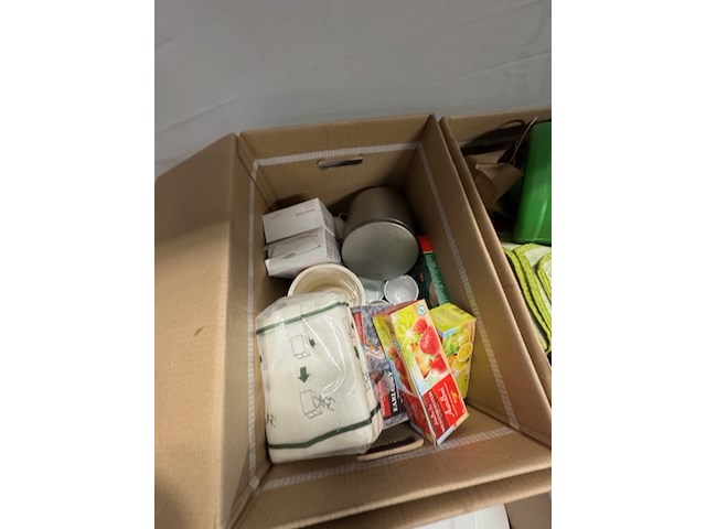 Tv, stofzuiger en keukenbenodigdheden - afbeelding 8 van  10