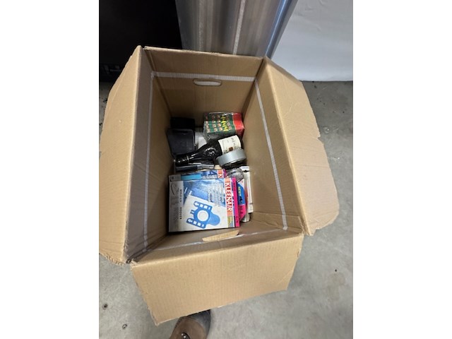 Tv, stofzuiger en keukenbenodigdheden - afbeelding 9 van  10