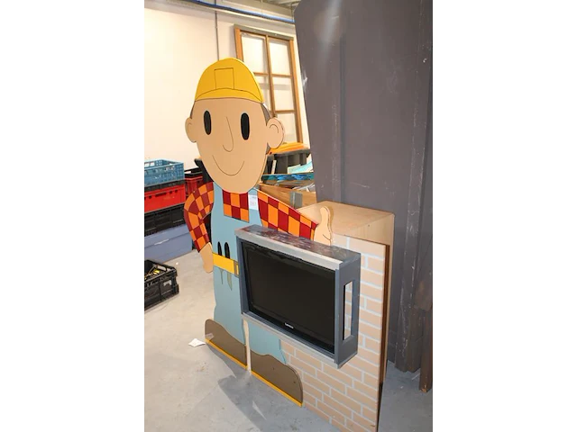 Tv wand bon de bouwer met lenco tv. afmeting 142 x 62 cm. hoogte 175 cm - afbeelding 2 van  3
