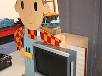 Tv wand bon de bouwer met lenco tv. afmeting 142 x 62 cm. hoogte 175 cm - afbeelding 2 van  3