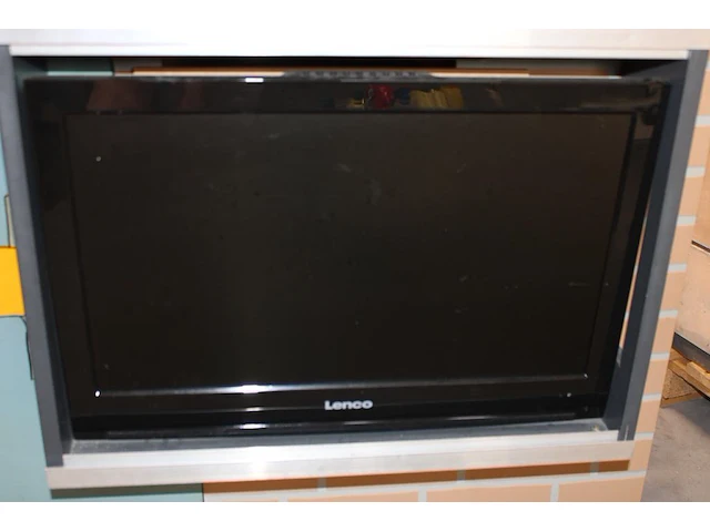 Tv wand bon de bouwer met lenco tv. afmeting 142 x 62 cm. hoogte 175 cm - afbeelding 3 van  3
