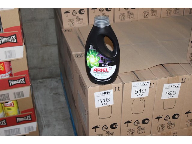 Twaalf dozen ariel revita black 0,75l. 48 flacons. - afbeelding 1 van  2