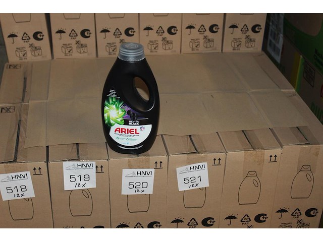 Twaalf dozen ariel revita black 0,75l. 48 flacons. - afbeelding 1 van  2