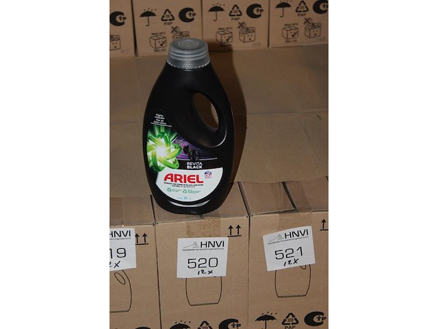 Twaalf dozen ariel revita black 0,75l. 48 flacons. - afbeelding 2 van  2